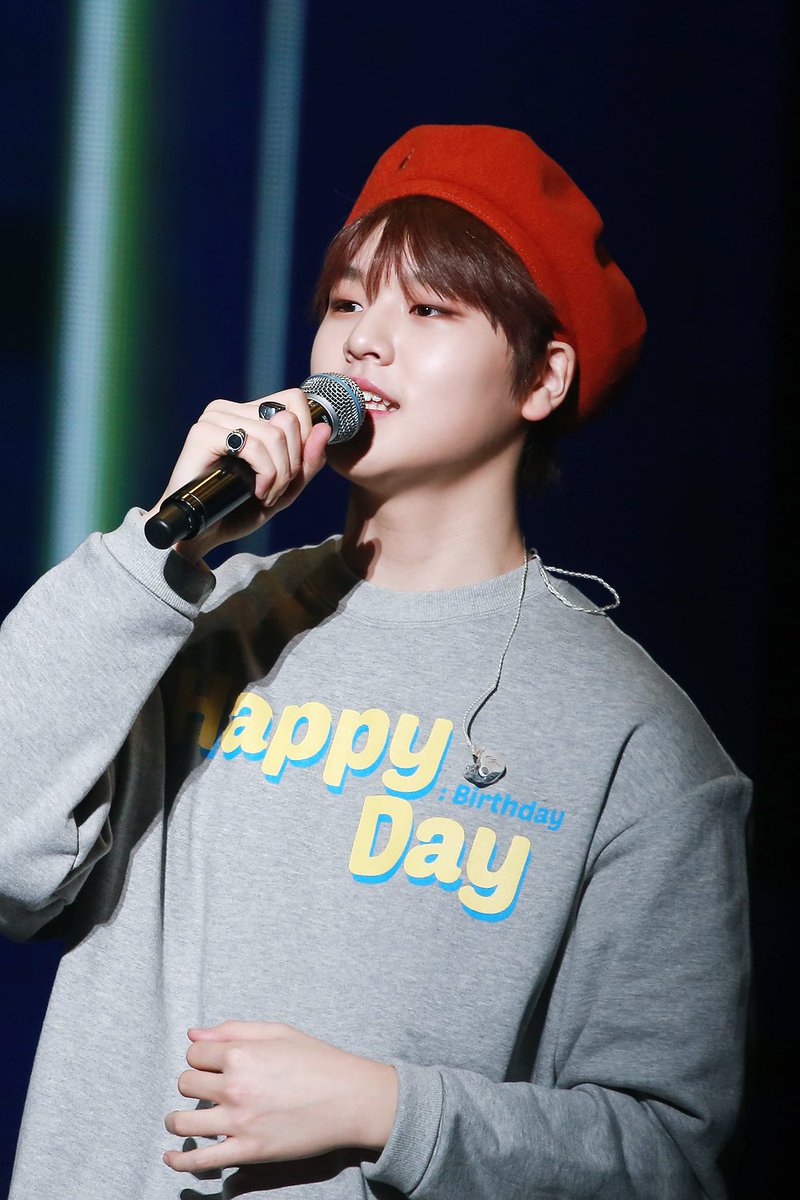 avec_ndh's tweet photo. 200202 happy day 

도현이 항상 행복하게 해주세요💕

#남도현 #NAMDODYON https://t.co/egsmH4w9E9