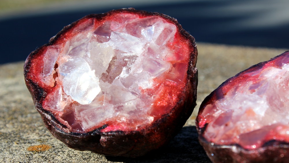 soapdeli's tweet image. You've got to check out this geode #soaptutorial with #heart shaped centers for #DIY #valentinesdaygifts this winter. Make homemade soaps that look like #geode crystal rocks with this step-by-step photo melt and pour #soaprecipe. soo.nr/DK14

#valentines #soapandshare