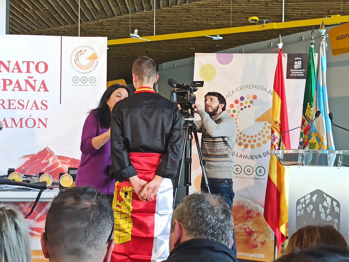 jesus_fontecha's tweet photo. Congrats to my cousin #AlvaroDiezma for this amazing and well deserved achievement in his life &amp; career as professional #hamcutter #XIICampeonatoCortadoresDeJamon #SpanishChampion #NationalContest2020 #Badajoz @VvaSerena https://t.co/2WMhxoJ6FR https://t.co/CKIFbRxQPO