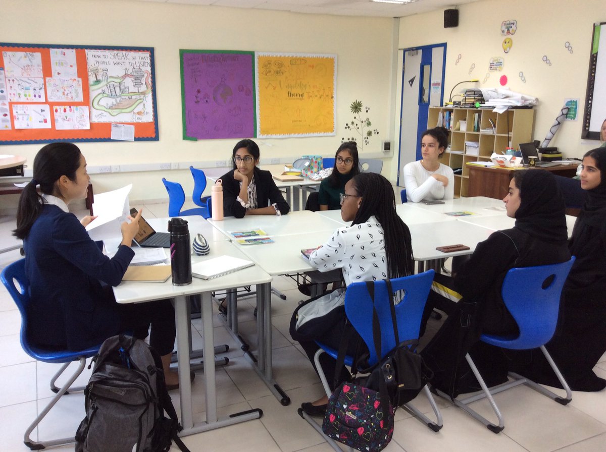 ReptonDXBPsyc's tweet photo. A productive lunchtime meeting hosted by Yuri Izumikawa.

Yuri passed on her words of wisdom to the IB1 Psychology students; who are currently in the process of planning their Extended Essays #ReptonDXBThinkers #ReptonDXBIB #Psychology https://t.co/zXBcxHAlZk