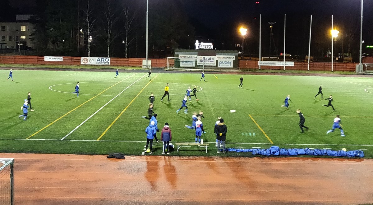 Talvisarjaa Oulunkylän pimenevässä illassa PPJ - KäPa City 3-0. Kiitos pelistä ja hyvästä vastuksesta! ⚽⚽⚽ <a href="/talviliiga/">Talviliiga</a> @KapaUnited07