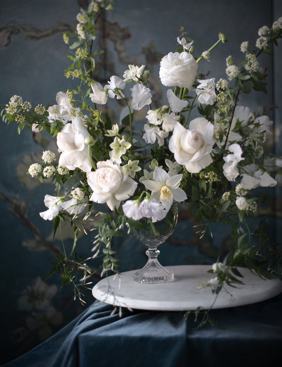 White garden roses, sweet pea, spirea, narcissus, daffodil, jasmine vine. A few of my favorite things. 

#nycflorist #brooklynflorist #weddingflowers #flowermagazine #flowerjournal #theknot #weddingwire