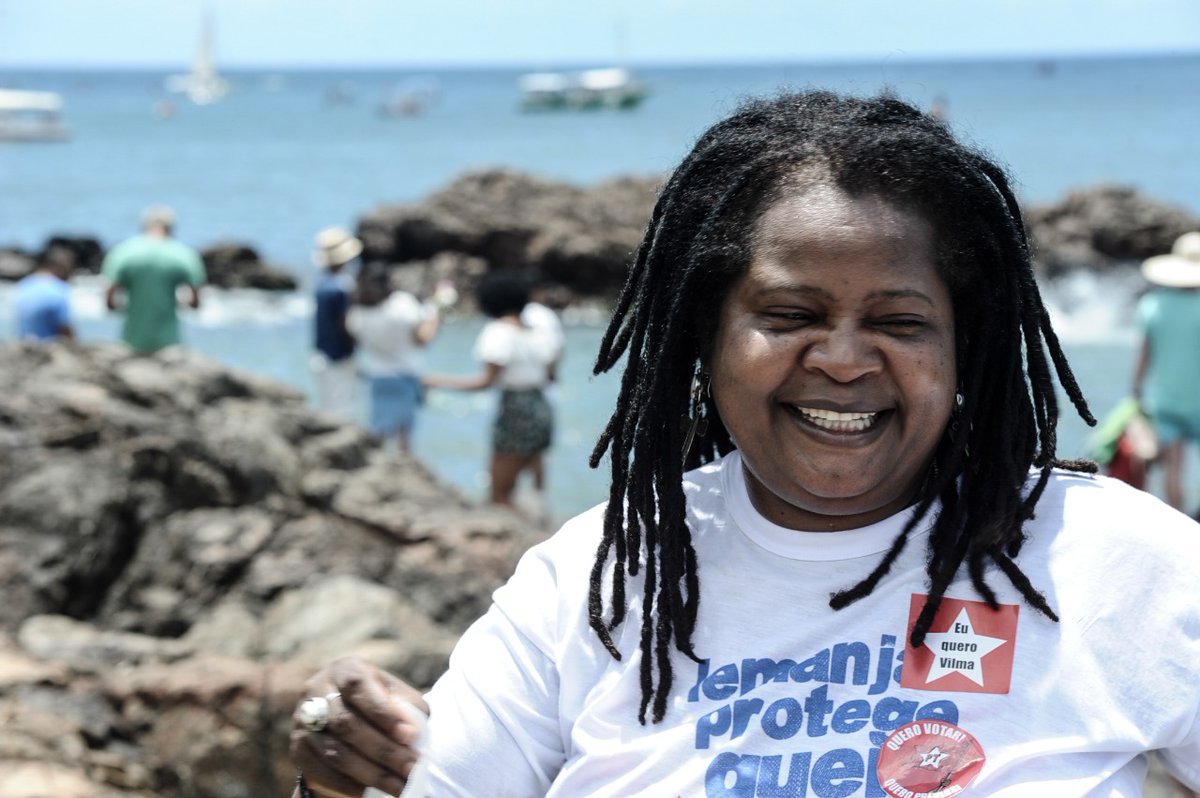 VilmaAgora's tweet photo. Levamos nossos presentes para rainha das águas, e ela nos recebeu muito bem.

#AgoraéEla
#2defevereiro
#Yemanjá
#RioVermelho
#Salvador
#VilmaReis https://t.co/MXuGF7a08a
