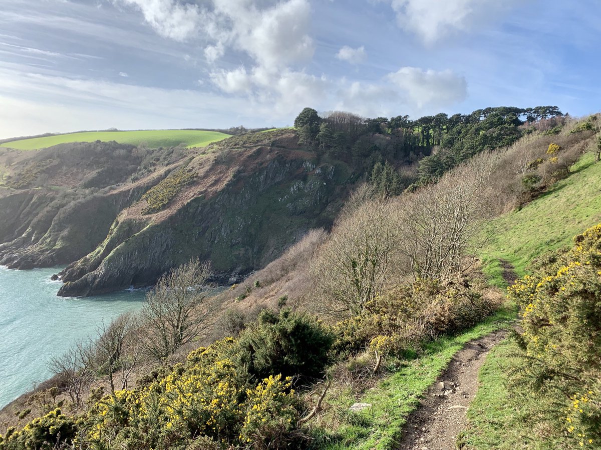 14Apartment's tweet photo. Great to finally get out and walk the stunning coast path around Coleton Fishacre. Leave the car behind in #Dartmouth and take the lower ferry to enjoy this beautiful walk ⁦@swcoastpath⁩ ⁦@CandCC⁩ ⁦@sykescottages⁩ ⁦@GreatDevonDays⁩ ⁦@VisitDevon⁩ https://t.co/9TfM0aYJiZ