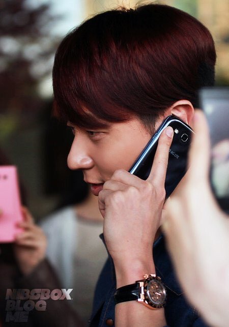 saveandylee's tweet photo. 소중한 이선호 전화하는 사진 https://t.co/maJoKND5zg