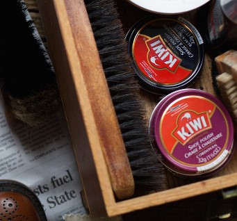 VictordeBanke's tweet photo. Why not stock the popular Kiwi range in your shop? A household name in #Shoe Care. We can offer you incredibly competitive prices and next day delivery on trade orders.

We stock #Kiwi #Polishes, #Sprays, #Brushes and more. View prices on our website: https://t.co/XtLIkNk9Ek https://t.co/AOQELGGZia