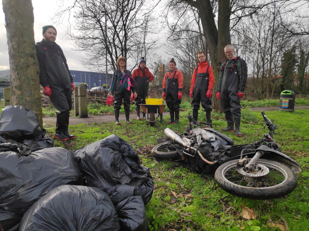 Thank you ⁦<a href="/wfcouncil/">Waltham Forest Council</a>⁩ for collecting the rubbish we bagged today. #rewildtheching #community #theriverching #teamwork