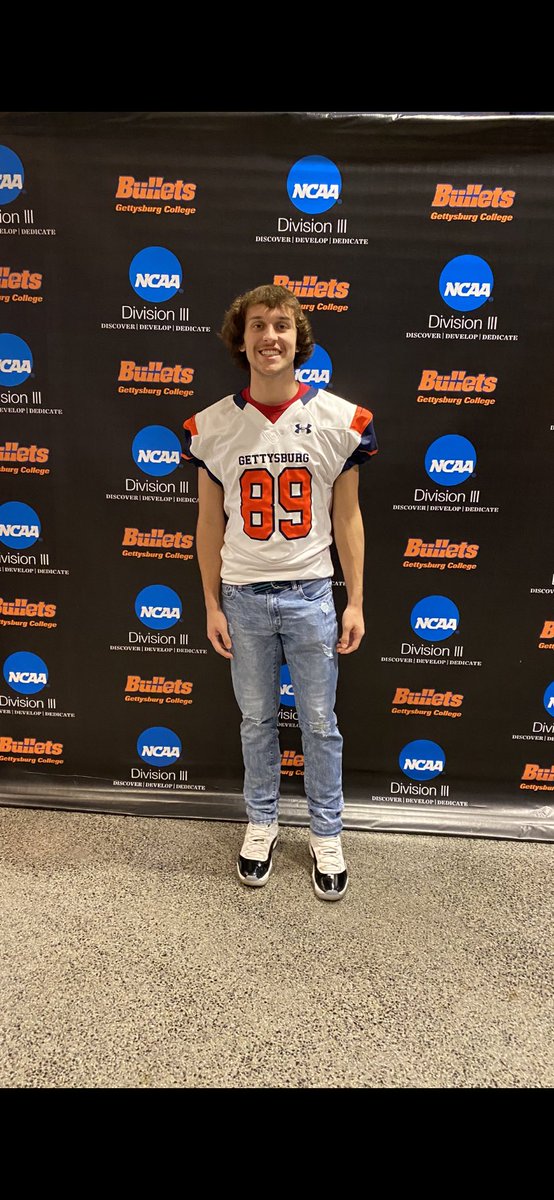 b_ballin_25's tweet photo. Proud to say that I’ve received an offer to continue my academic and football career at Gettysburg College 🔸🔹 @CoachUlassinGC @GburgFB https://t.co/KBR7mayT8V