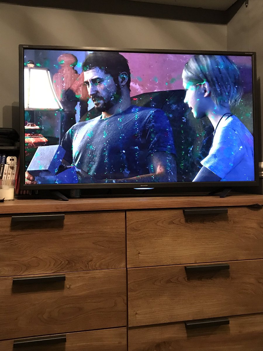 aaronfarny_b's tweet image. GAMING twitter!  I’ve noticed that my PS4 does this on certain games (The Last of Us, Uncharted, Tomb Raider) but on others (Resident Evil, Spider-man, Hitman) it doesn’t - can’t work out what it is? Is it TV settings, HDMI issues etc? Any ideas? #gamerhelp #PS4 ? @PlayStation ?