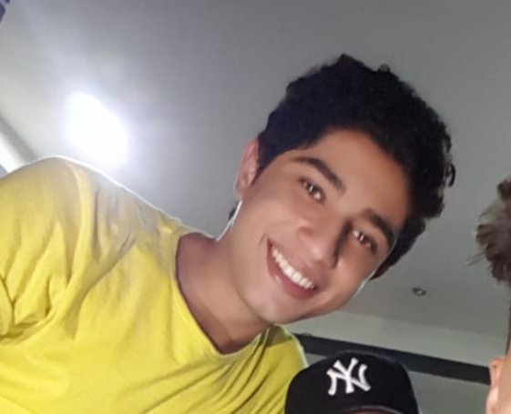 Mohamedelbana90's tweet photo. الشهيد محمود حالة وربما رسالة من الله اصابت القلوب اللينة بصحوة ايمانية وإحياء للإنسانية وسبب تغير الفكر والاخلاق واسلوب حياة تستحق المعاناة لحسن الخاتمة. 
 اللهم تقبل منا صالح الاعمال.وواجب علي الجميع وأولي الأمر العمل على ذلك للحفاظ علي ارواح غالية .
#حق_البنا_مصير_أجيال https://t.co/XMTWHtU8EN