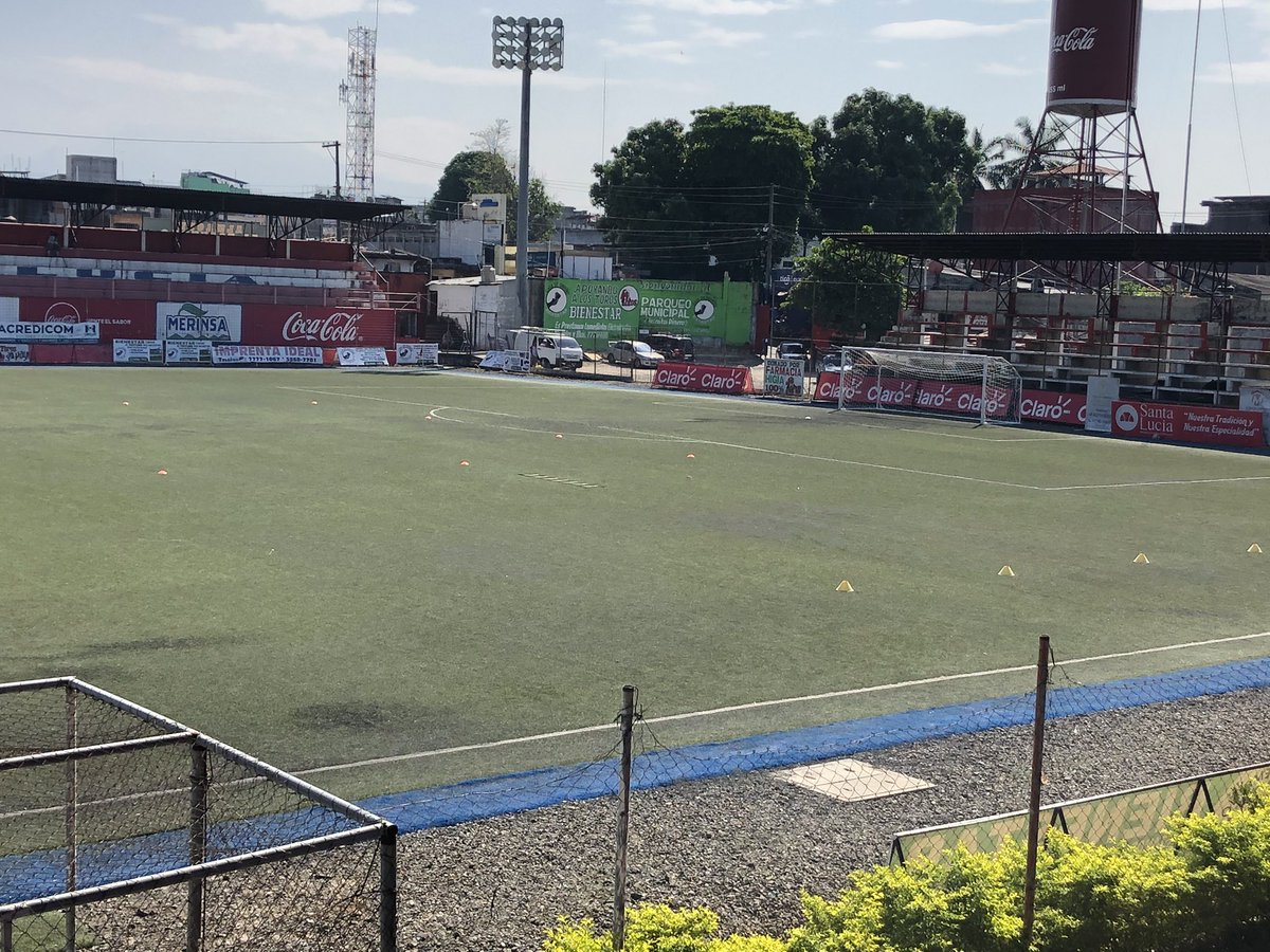 dixonvasquez_LR's tweet photo. #LNFGenLaRED
Ya desde el estadio #StaLucía en la ciudad de #Malacatan para el partido
#Malacateco vrs #CobanImperial con
#MartinToledo #HugoLandaverde
#BayronMazariegos Y @pumpumdelgol https://t.co/GOtyhqe3J1