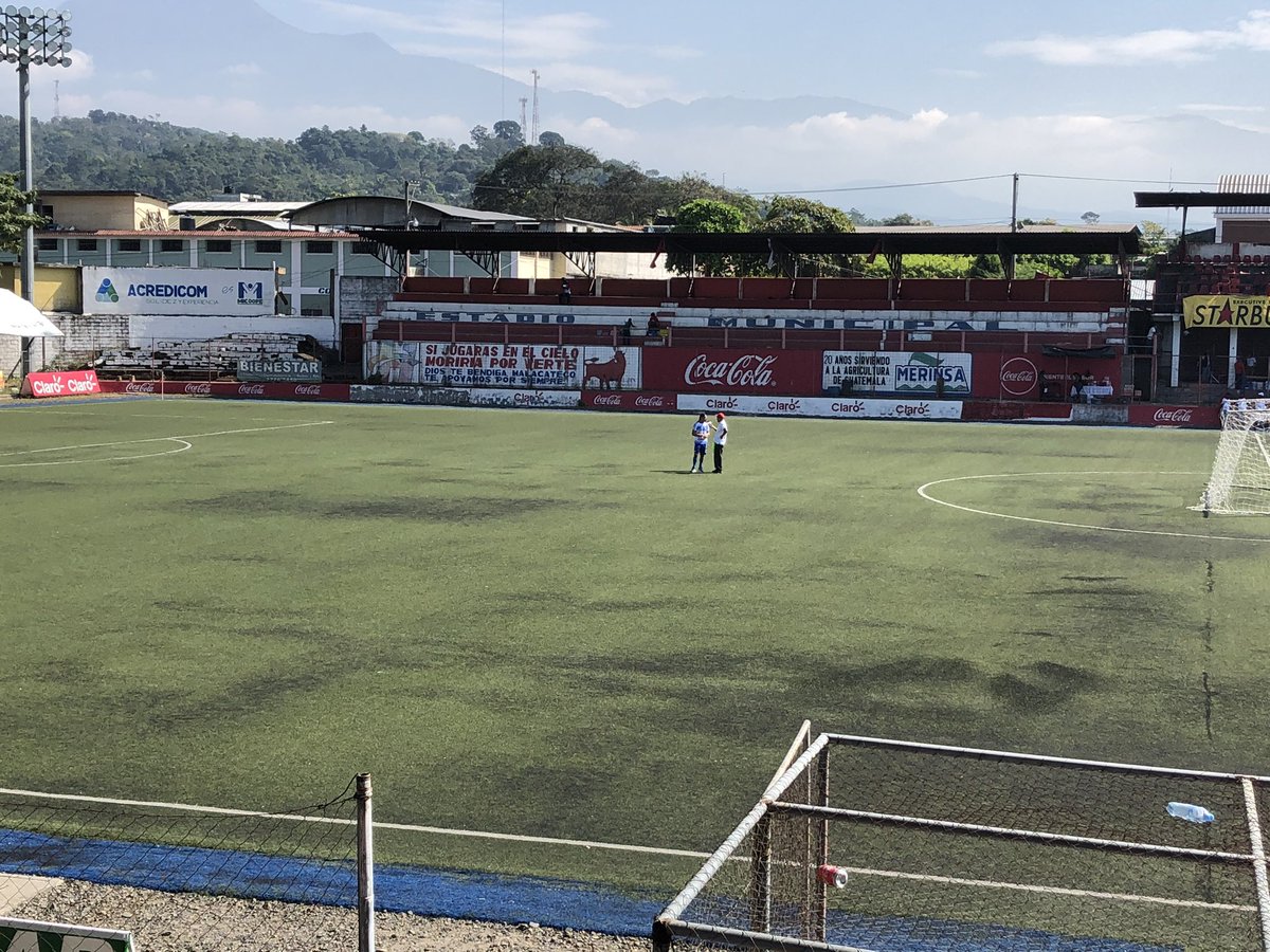 dixonvasquez_LR's tweet photo. #LNFGenLaRED
Ya desde el estadio #StaLucía en la ciudad de #Malacatan para el partido
#Malacateco vrs #CobanImperial con
#MartinToledo #HugoLandaverde
#BayronMazariegos Y @pumpumdelgol https://t.co/GOtyhqe3J1