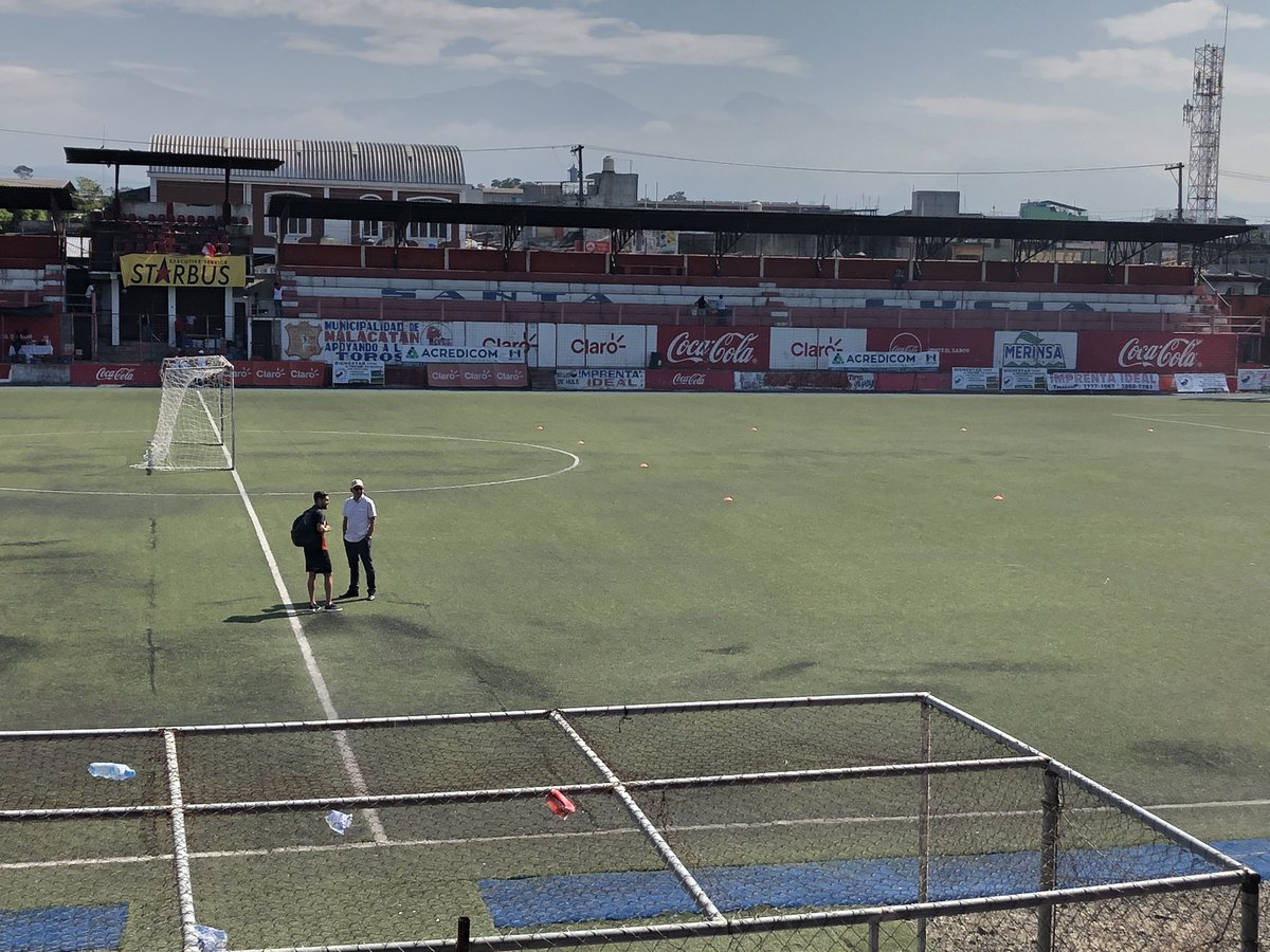 dixonvasquez_LR's tweet photo. #LNFGenLaRED
Ya desde el estadio #StaLucía en la ciudad de #Malacatan para el partido
#Malacateco vrs #CobanImperial con
#MartinToledo #HugoLandaverde
#BayronMazariegos Y @pumpumdelgol https://t.co/GOtyhqe3J1