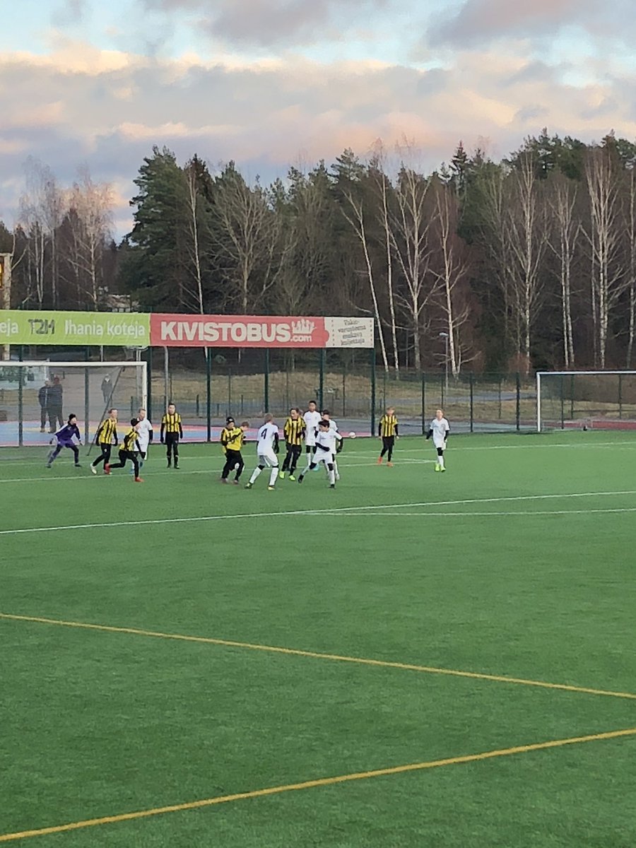 Helmikuu ja harkkapelissä paistoi aurinko. Marraskuu on ehkä vihdoin ohi. Ja vaikkei olisikaan, sarjakauteen on enää pari kuukautta. 👏Kiitos @KapaUnited07 pelistä!