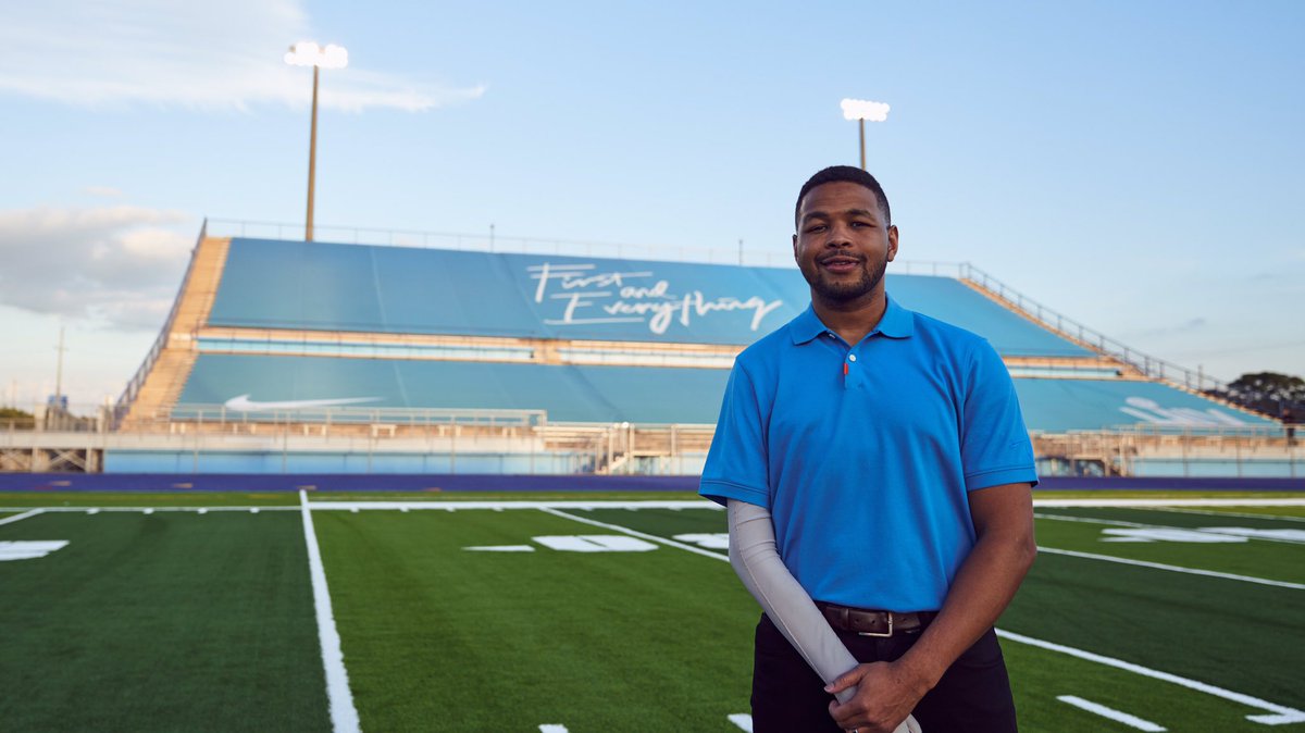 usnikefootball's tweet photo. Traz Powell Stadium

The Mecca of high school football. A new legacy in South Florida. To pay homage to this years #SBLIV in Miami, our team along with countless volunteers spent the last 9 months transforming one of Miami’s most important stadiums.

First and Everything. https://t.co/xFYvLfXfnI