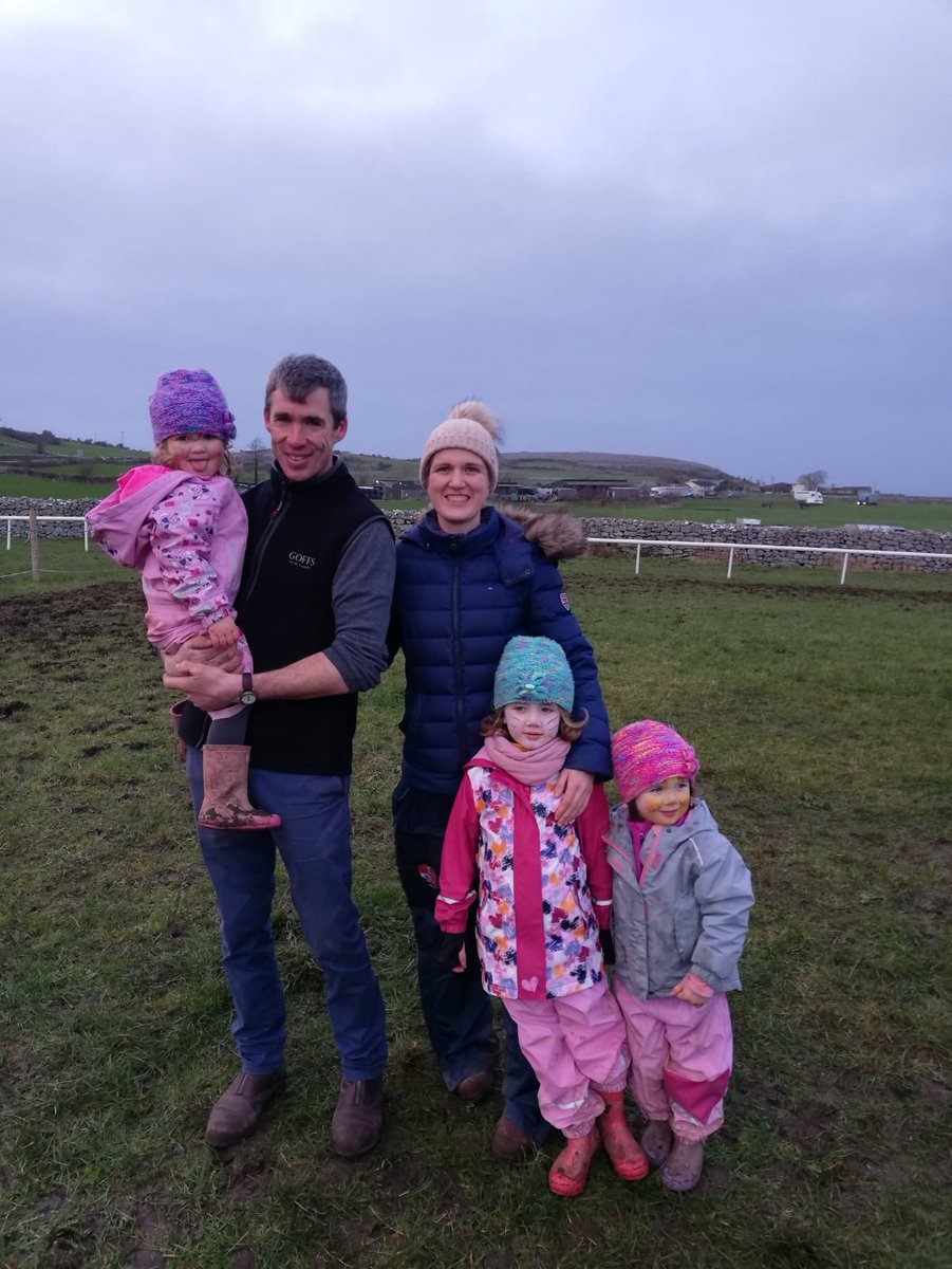 BellharbourPtoP's tweet photo. A very happy O’Connor family @Caroloconnor99 enjoying the day @BellharbourPtoP particular as @DerekOConnor82 landed a double! https://t.co/Tux6bsBc0X