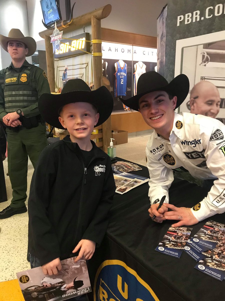 ndmoser3360's tweet photo. I think he qualifies as a @jesslockwood2 groupie now! @bkfrost10 https://t.co/ssycU8YS7s