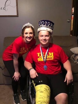AnnetteLawless's tweet photo. A small KS town supports a teen diagnosed w/cancer. Decked out in red &amp; yellow shirts in honor of his fave team: #Chiefs!

Treston has a round of chemo today. As he cheers on his team, let's cheer him on!

https://t.co/qoz357hksK

#TeamTreston #SuperBowl #KAKEnews @MeadeBuffaloes https://t.co/o9TRXMpreI