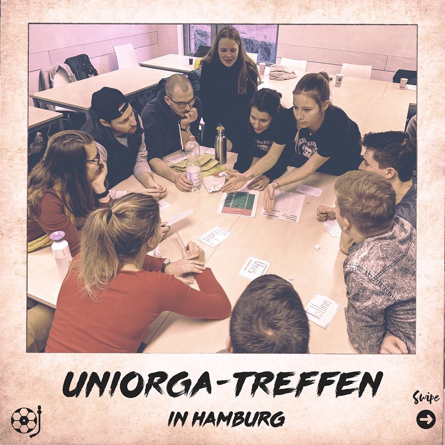 Medis_united's tweet photo. ** UniOrga-Treffen in Hamburg **
Viermal im Jahr treffen sich eure Dudes und Dudettes aus der Uniorga und diskutieren über Sport, Bühnen, Nachhaltigkeit und mehr – eben darum, wie man unsere Sommer-Oase jedes Jahr ein kleines bisschen besser machen kann.
#NUROrga #NURLiebe #MMXX https://t.co/sWWP246hFE