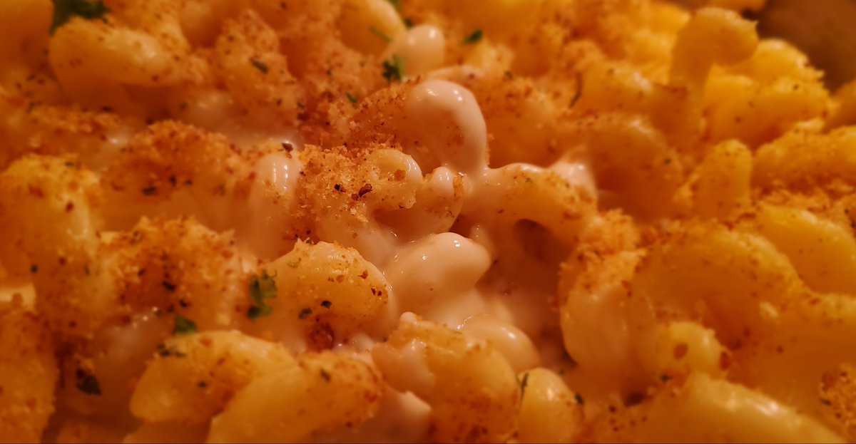 AdamsMarkets's tweet photo. Chef Kevin in #Milford is pumping out the wings!
The current line-up is Buffalo, BBQ, Garlic Parm, Firecracker and Spicy Peanut Butter! 🤩🤩🤩
He also has some delishhhhh sides such as creamy Mac n Cheese and Truffle Parm Fries!
#OohLaLa #GameGrub #FootballFood #WingCity https://t.co/uz8DY28ye7