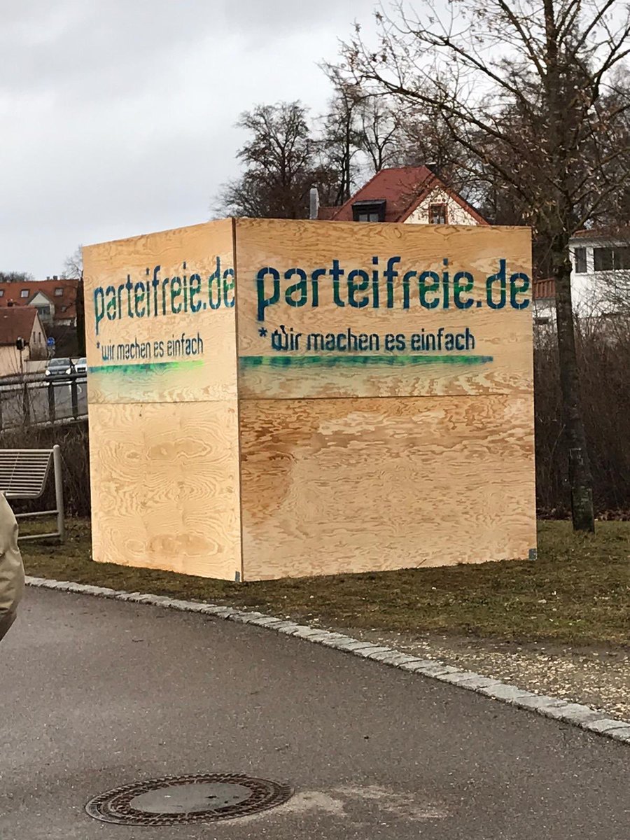 Unsere Würfel sind gefallen! Die einen reden über nachhaltig und hängen Plastik auf - wir reden über Plastik und stellen nachwachsendes Holz hin! 
#100prozentnachhaltig #100prozentparteifrei #nichtquatschenmachen #wirmacheneseinfach