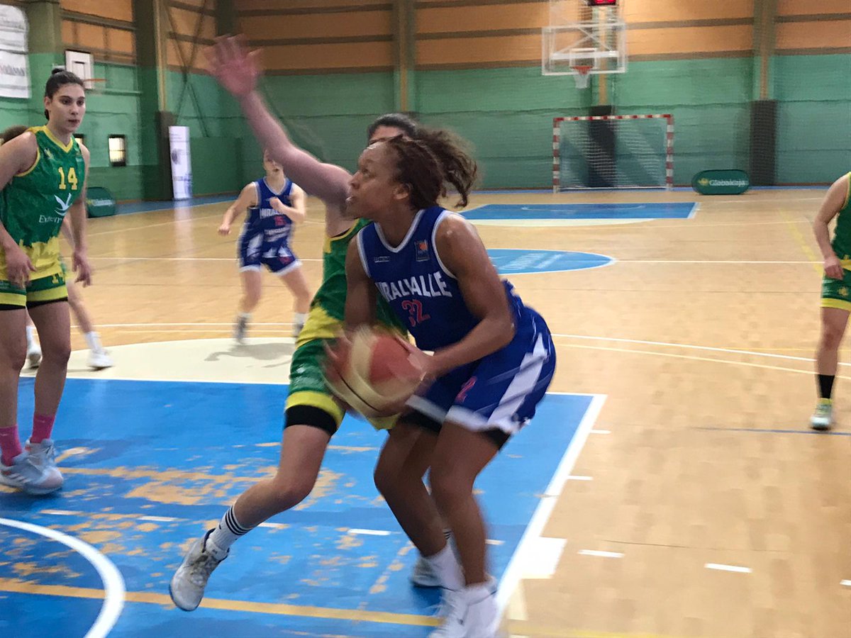 fbclm's tweet photo. Copa primera división nacional femenina.

Descanso en Consuegra. Partido intenso y vibrante.

@CPMiralvalle 32 - @CBALQAZERES 27

#copafem https://t.co/Ed8G7rdwXP