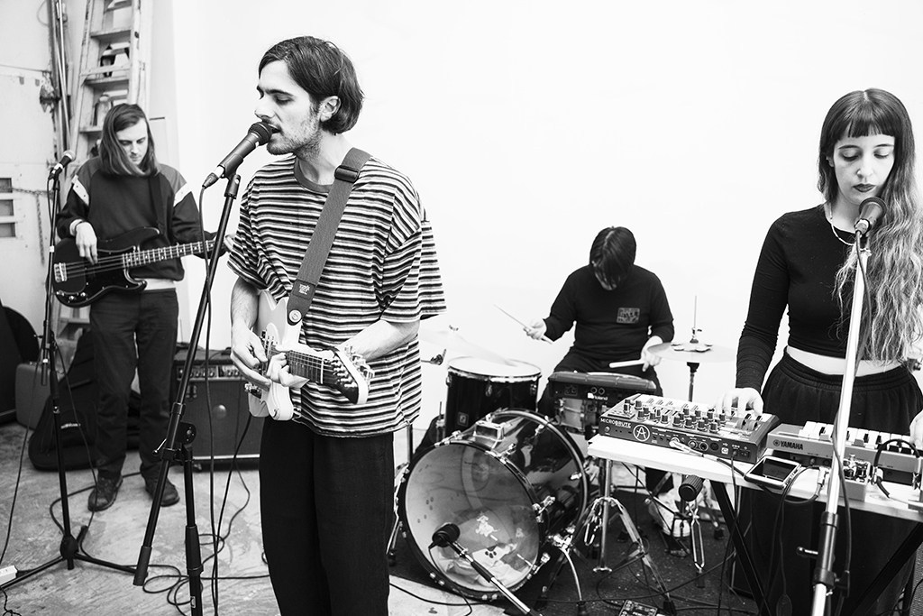 Photos from <a href="/peeldreamzine/">Peel Dream Magazine</a> #acapulcogold &amp; @fireantlersband @ <a href="/cinqhole/">Cinqhole</a> @slumberlandrecs <a href="/forcefieldpr/">forcefieldpr.bsky.social</a> <a href="/apt613/">Apartment613</a> #ottawa #music #Photography #musicphotography photogmusic.com/pdm-ag-fa-cinq…