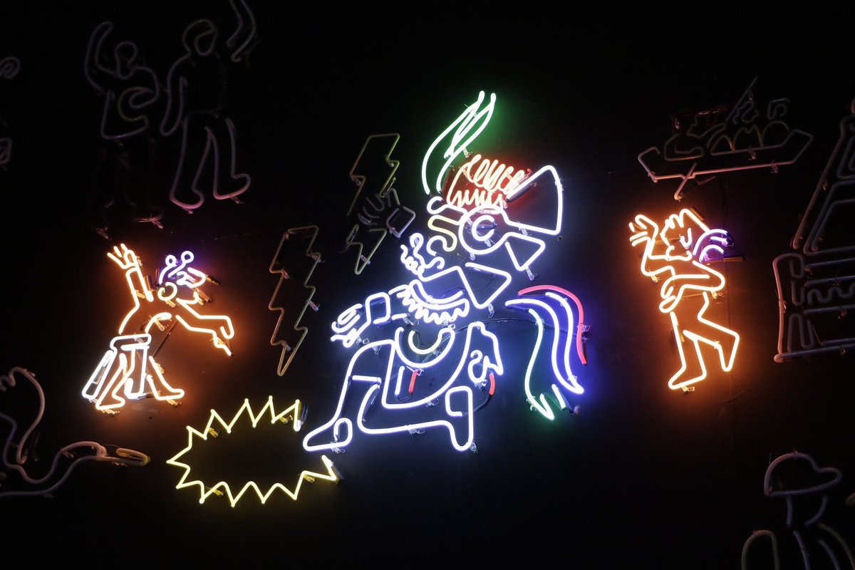 CulturaCiudadMx's tweet image. ¡Hoy es un buen día para conocer a la Ciudad de México como nunca antes! La muestra "Miradas a la ciudad", del @MuseoCiudadMX, cuenta con instalaciones audiovisuales, luz neón, videos y recorridos en 360 grados. ¡Disfrútala! #CapitalCultural