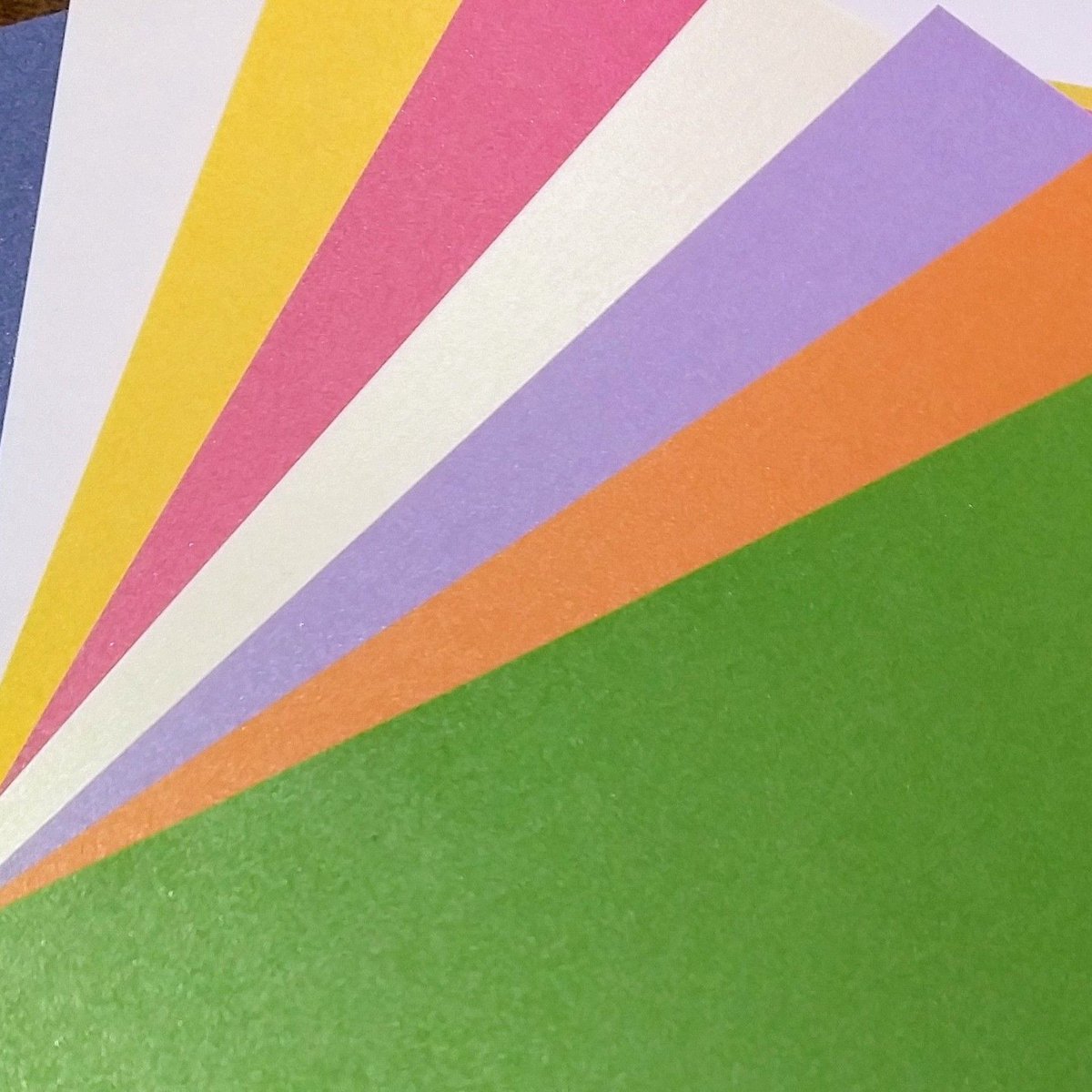 paperpapers's tweet image. The Stardream metallics line has some stunning colors! This is a sample of some of those colors! Check them out at:

paperpapers.com/shop-by-brand/…

#coloredpaper #coloredcardstock #beautifulpapers #elegantpapers #colorfulpaper #stunningpaper #stunning #stardreampaper #metallicpaper