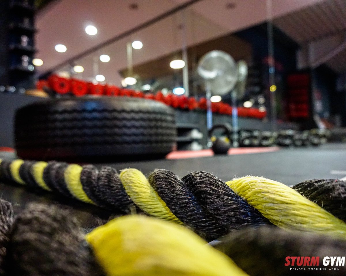 Manche sehen ein Seil, einen Reifen und Gewichte, wir sehen Ehrgeiz und Erfolg.
Werde auch Du Teil der Erfolgsgeschichte von STURM GYM, kontaktiere uns und informiere Dich!