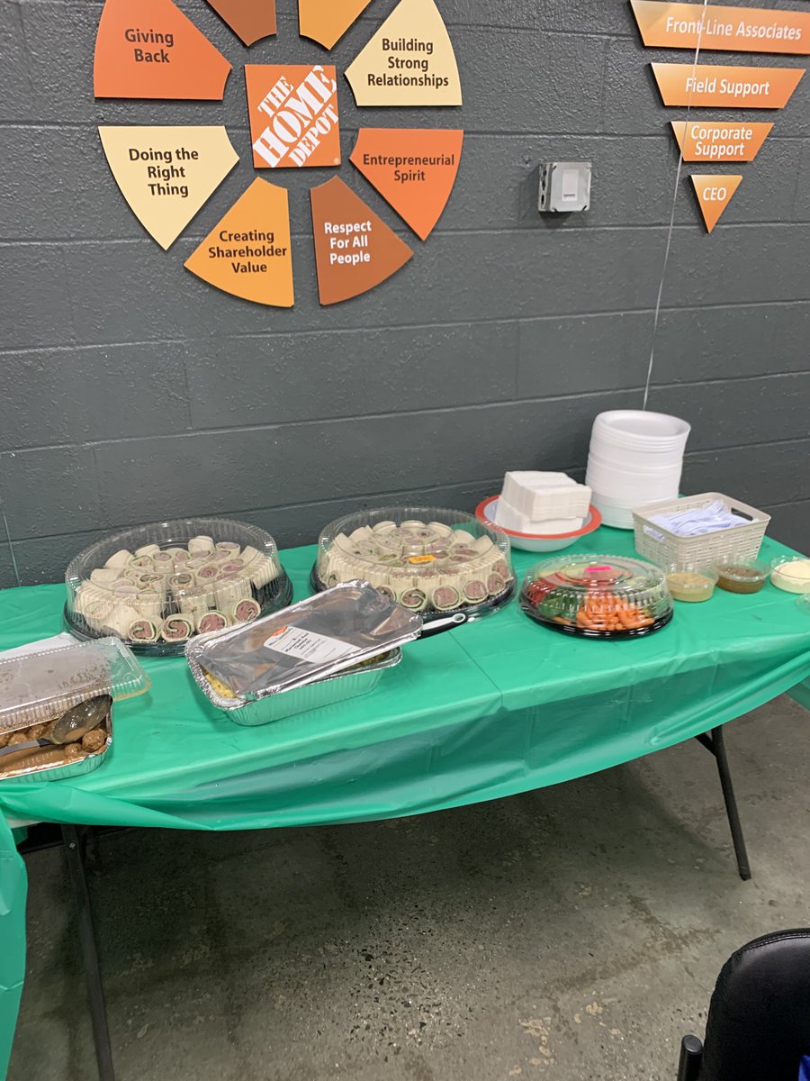 jimv70789506's tweet photo. Danbury Home Depot getting ready for super bowl https://t.co/fw2J90e7bc