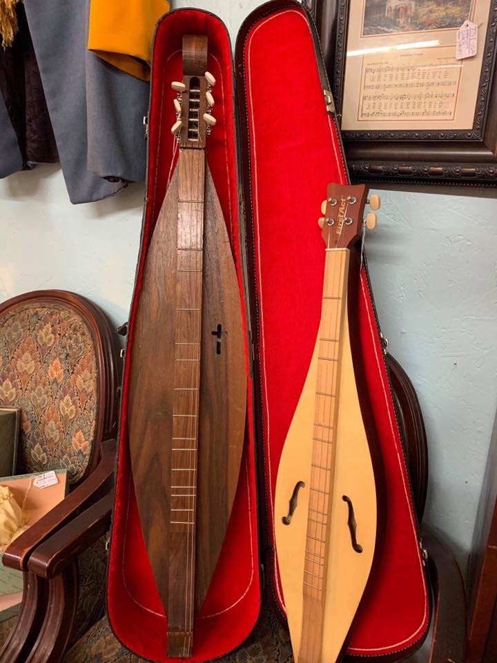 67AntiqueMall's tweet photo. GAME ON TODAY 🏈! OPEN 1:00-5:00. COME ON OUT &amp; be Home before the  SUPERBOWL 😀. Here is a pic of something that came in.  So much more has come in you gotta see 😳😳  #marketplaceon67 https://t.co/EoM850PzKm