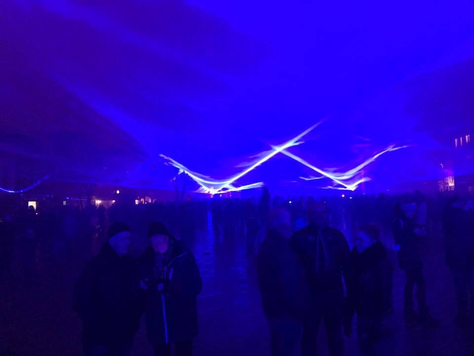 Twee jaar geleden #waterlicht van <a href="/DaanRoosegaarde/">Daan Roosegaarde</a>. Dit weekend #carabosseLWD met #installationdefeu. Over twee jaar...? <a href="/LF2018/">Castello</a> #leeuwarden #elementen