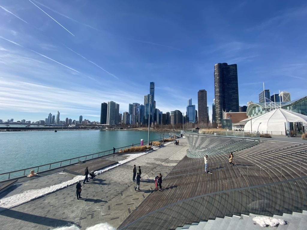 con_royo's tweet photo. De momento la ciudad me tiene maravillada! No se cuanto he andado en un dia y medio pero mis pies lo notan 😂 #chicago #viajandosola #traveling #travelingalone #visitingchicago #livinginchicago https://t.co/c84f266k2B