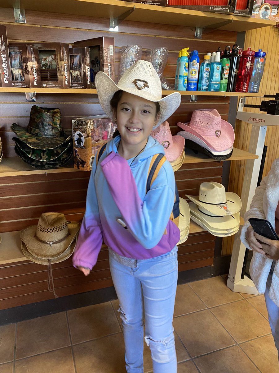 paola valcarcel tweet media