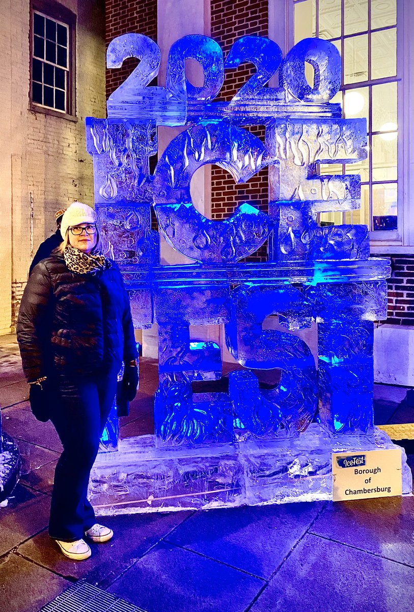 mjknepper's tweet photo. What a great way to spend a winter weekend. #ICEFEST2020  #18YEARS 1000’s of visitors in Chambersburg PA, awesome ice sculptures, good food, and great friends. 🧊❄️🧊❄️ https://t.co/GSVxEc21YY