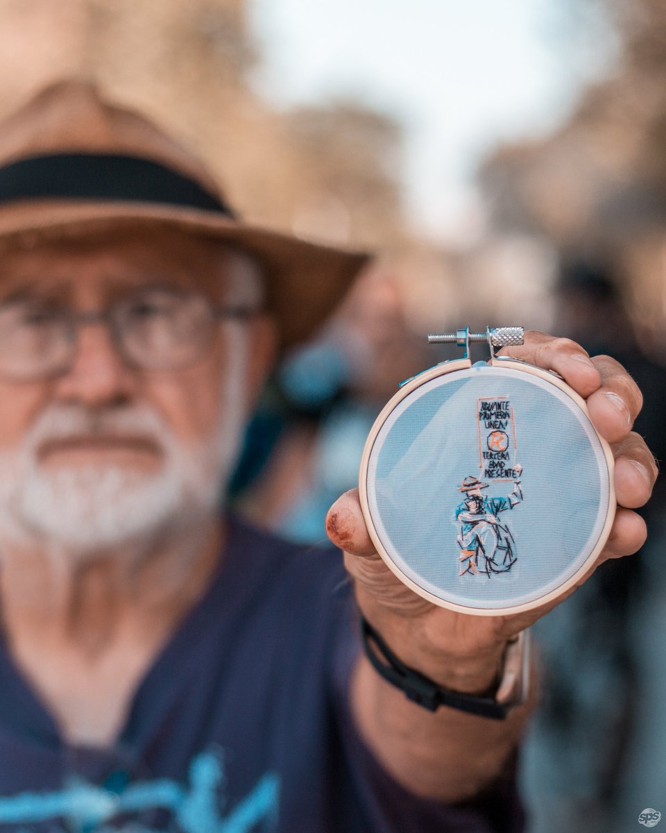 SPSProd's tweet photo. @_ojos__chinos es la que sabe ✊🏿🙌🏿🔥💣

#spsprod #renunciapiñera #chiledesperto #plazadeladignidad #arte #streetart #artecallejero #protesta #acab #highlights #highlightscl #foteroscl #instachile #photo #photographer #photography #foto #fotografo #fotografia #canon #50mm https://t.co/XfpXhFU16J