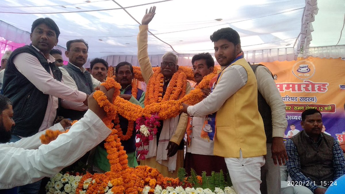 ApnaDalOfficial's tweet photo. कौशाम्बी जनपद में जिलाध्यक्ष श्री कामता पटेल जी के नेतृत्व में आयोजित कार्यक्रम ने पार्टी पदाधिकारियों व जिला प्रभारियों ने उपस्थित लोगों को नववर्ष की शुभकामनाएं दी एवं साथ ही पार्टी की नीतियों एवं विचारधारा के बारे में भी विस्तृत जानकारी दी। https://t.co/WK8ZoiLruG