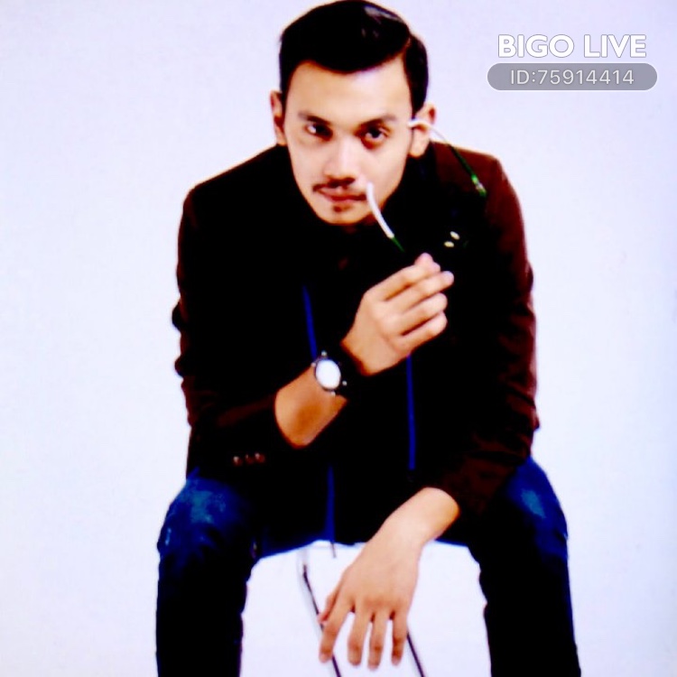 cik_pipi's tweet photo. Come and see ᶫˢ🌟M͙R͙.L͙ᵀᴼᴰᴬᴷ's LIVE in #BIGOLIVE: Bismillah  
https://t.co/TfTM6d6TcM https://t.co/c98xy3bclj