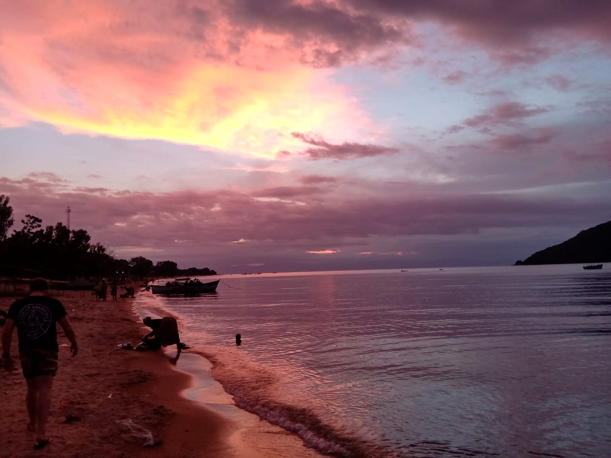 se0362's tweet photo. To ensure it's not all work and no play, the team have enjoyed a break at Cape Maclear in Malawi, playing football with the locals (LCpl Walton was never offside🤔), enjoying a beer and the view, before getting back to work in the morning. @34Hospital @3MedRegt https://t.co/8wsXEOuFTw