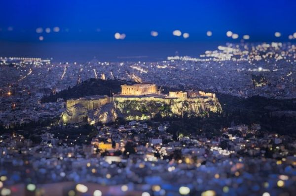Greekingme's tweet photo. 🥂Experience #Athens' exuberant nightlife like a local by visiting our favorite #Athenian bars; we don't need no 'thank you's',  just a shot in our name🙃
👇
https://t.co/Oq4UwSni5N https://t.co/C2id4FhNBa