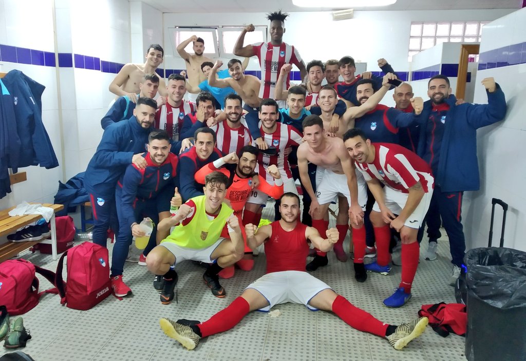 3ª DIVISIÓN 🔴⚪

Mucho más que una victoria.
Volvemos a sumar los tres puntos en un gran partido de todo el equipo.
Los nuestros supieron aguantar el empuje local administrando a la perfección la ventaja obtenida tras el doblete de Juan Topo.

<a href="/aguilas_fc/">Águilas F.C.</a> 1-2 <a href="/MulenoClubF/">MULEÑO C.F.</a>