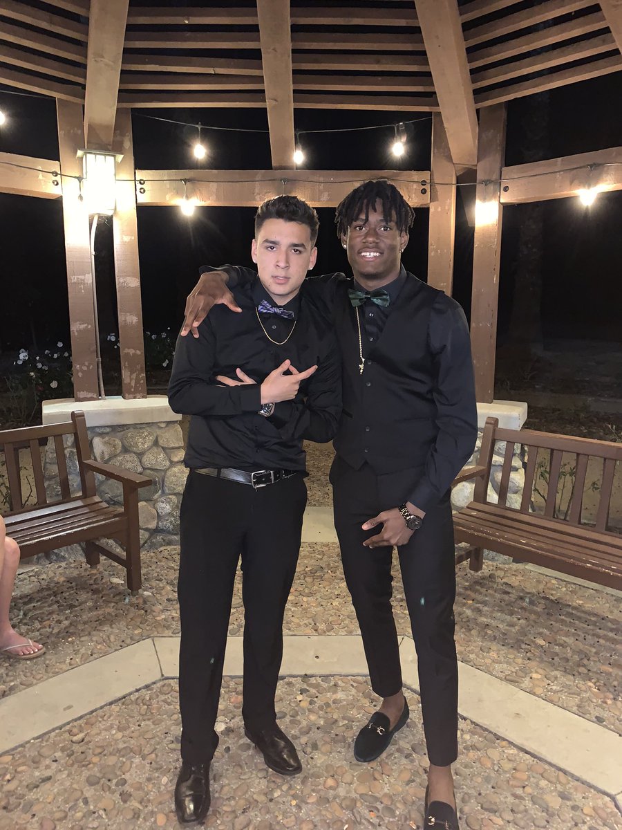 russell1_lantz's tweet photo. Winter Formal type🖤⛈ https://t.co/hx85WG8e7N