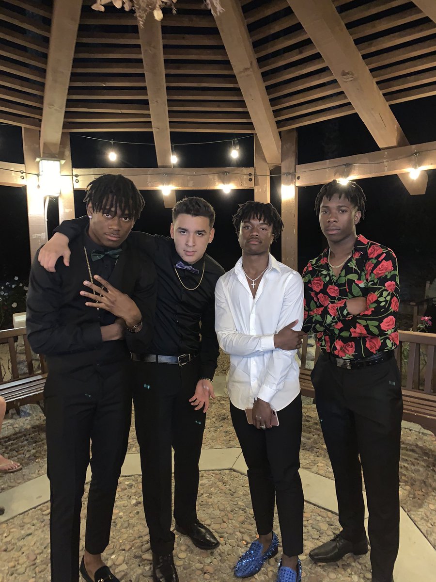 russell1_lantz's tweet photo. Winter Formal type🖤⛈ https://t.co/hx85WG8e7N