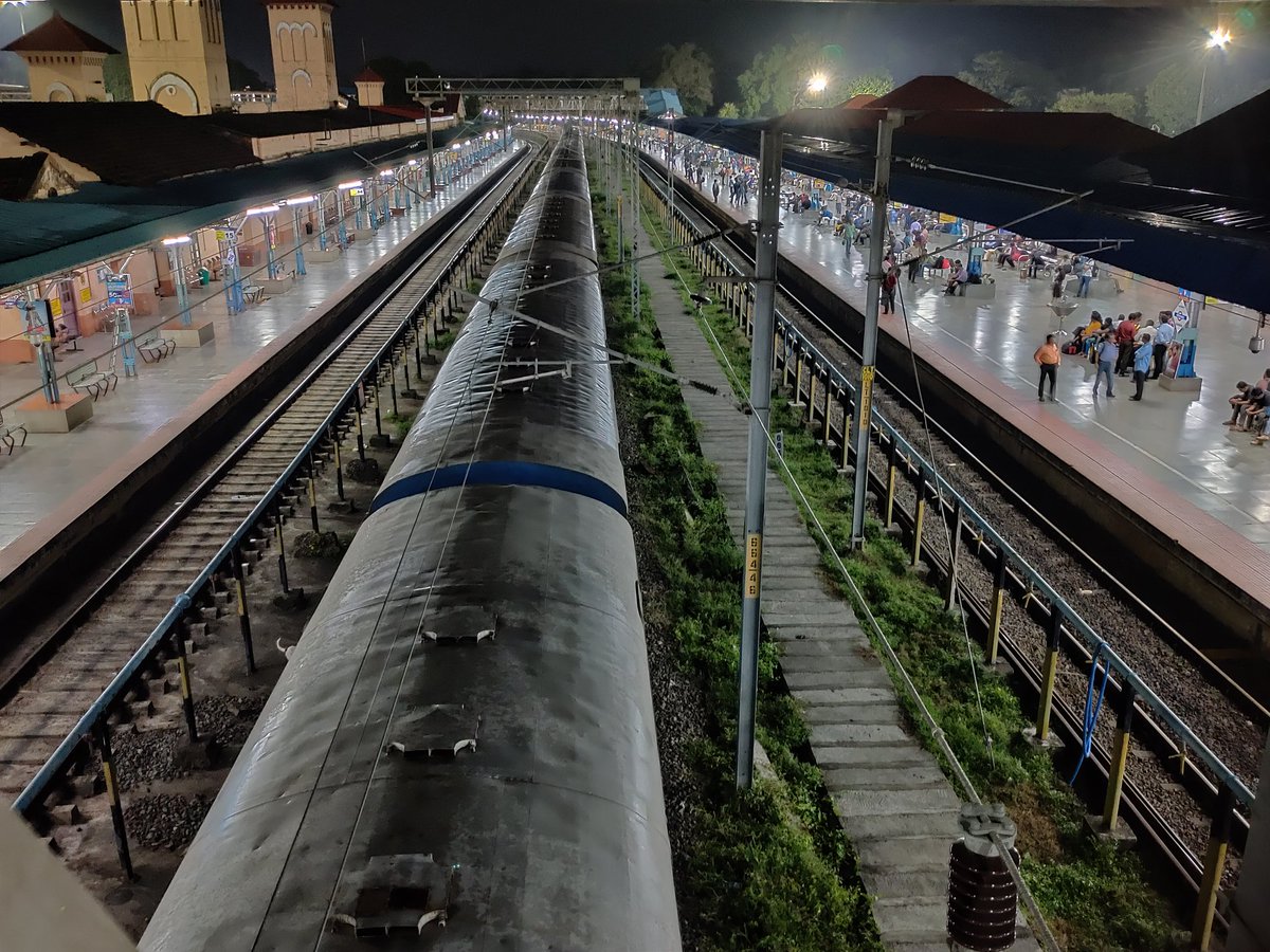 sarath_tsy's tweet image. #contest 
#KozhikodeRailwayStation 
#shotonrealme 
#PhotographyKaSuperstar #EntertainmentKaSuperstar