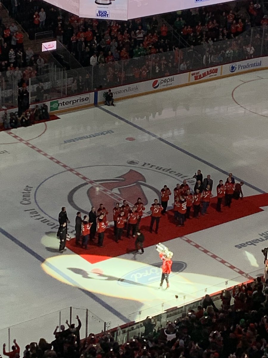DEVILSHOLICv1's tweet photo. #2000CupNight https://t.co/t1MDMBMo4z