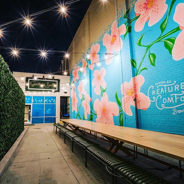 👆🏻👆🏻THIS PATIO👆🏻👆🏻 + ☀️☀️☀️+62degrees (at 3:30) + patio heaters = 😊😊😊😊😊 come pre-game with us before the BIG GAME. #atlanta #patio #dogfriendly #sunshine #62infebruary ift.tt/2Ok4ce7