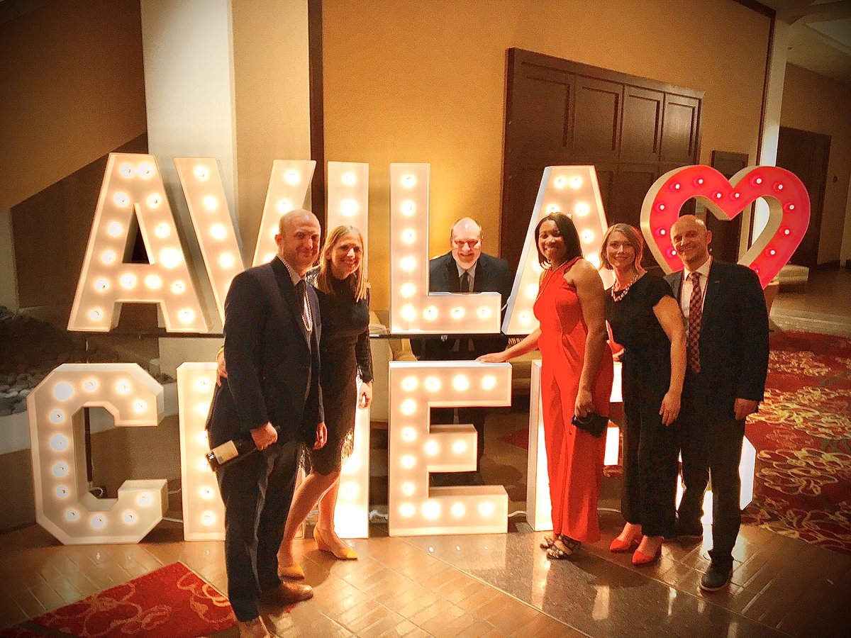 Had a great time supporting <a href="/AvilaUniversity/">AvilaUniversity</a> at last night’s Steer Dinner. Go AU ... and Go Chiefs!!