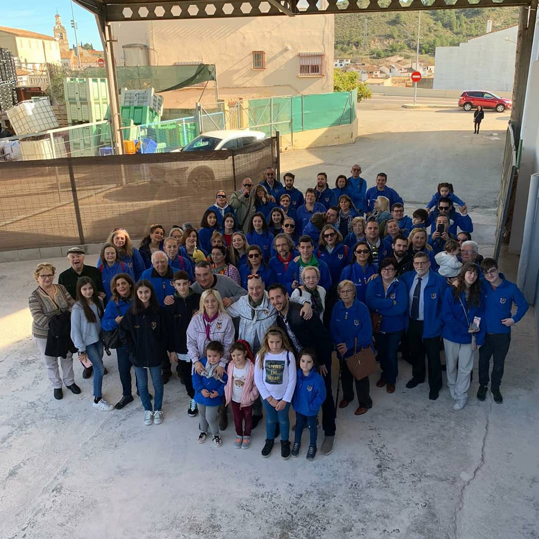 Falla3Forques's tweet photo. Hoy hemos acudido hasta el #Taller de Víctor Navarro para ver la #falla que nos está haciendo y está quedando fantástica!
Que #monumento grande más chulo vamos a tener!
#fallamayor #monumentogrande #artista #fallas2020 #Valencia #fallagrande #f3f #tresforquesmola https://t.co/0V9lH0gngv