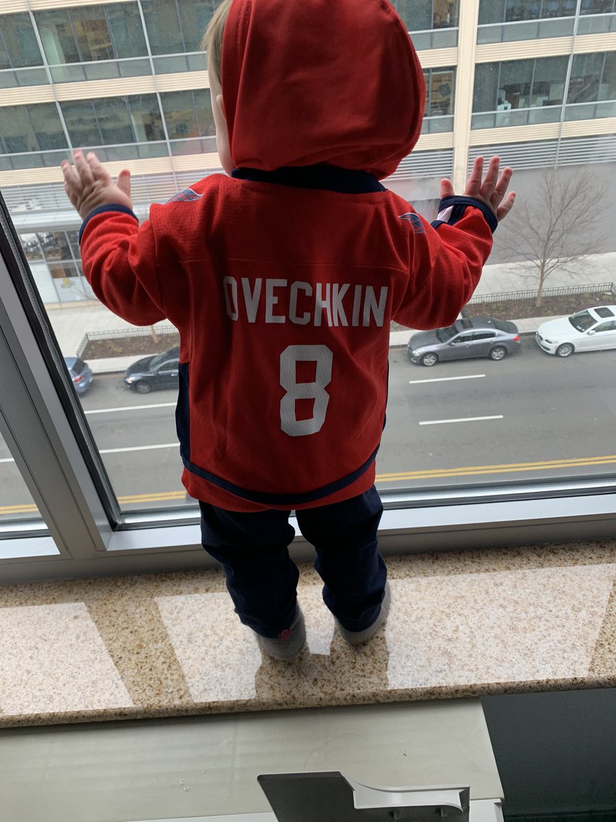 kellyzak93's tweet photo. Ready for his first @Capitals game! #firstnhlgame #capskids #ALLCAPS @ovi8 @Caps_Slapshot @CapsPup https://t.co/b7DyEDb3Sn